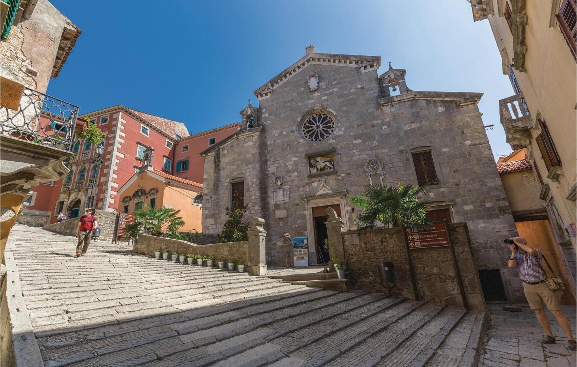 2 Bedroom Gorgeous Apartment In Rabac Buitenkant foto