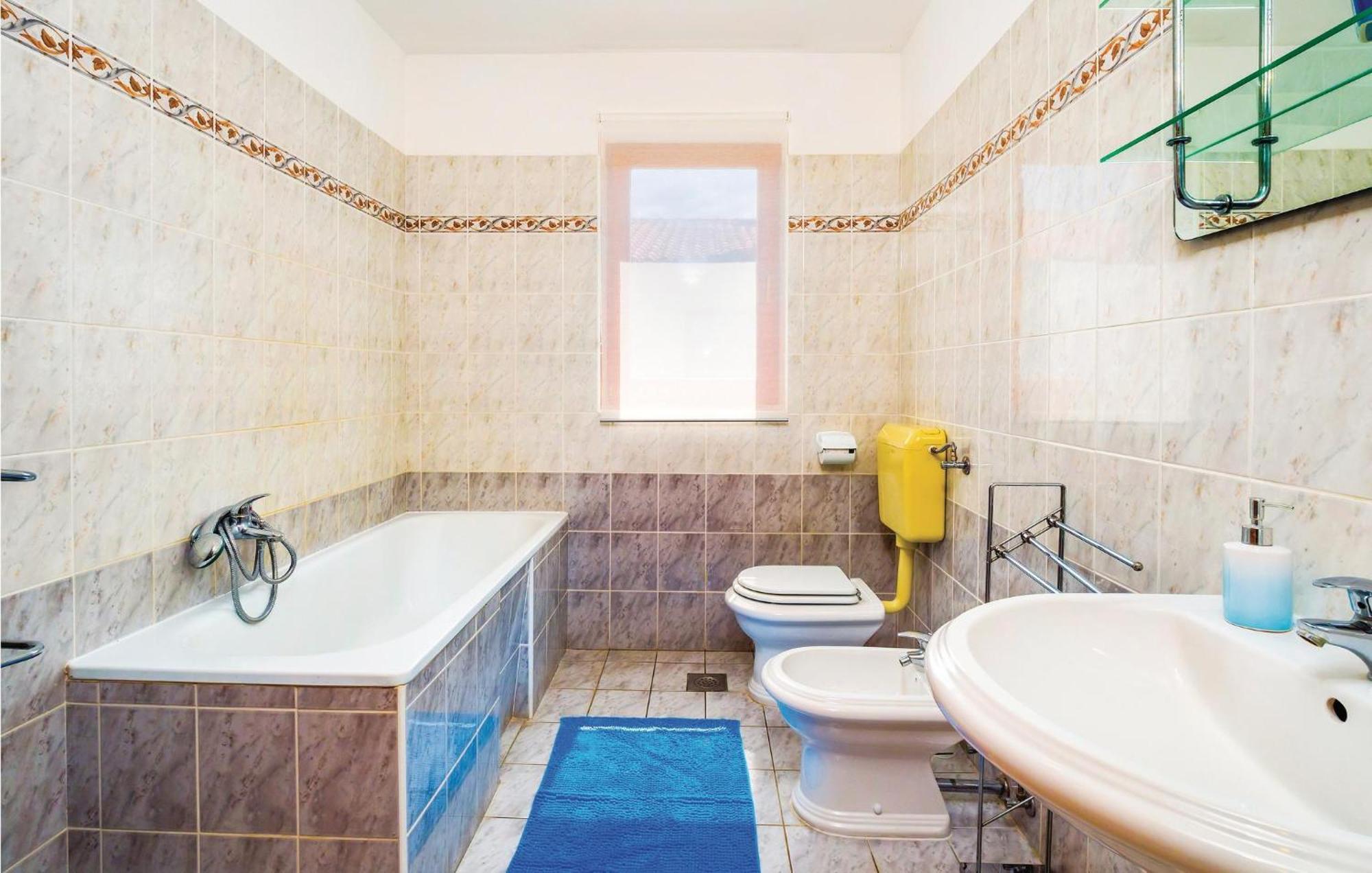 2 Bedroom Gorgeous Apartment In Rabac Buitenkant foto