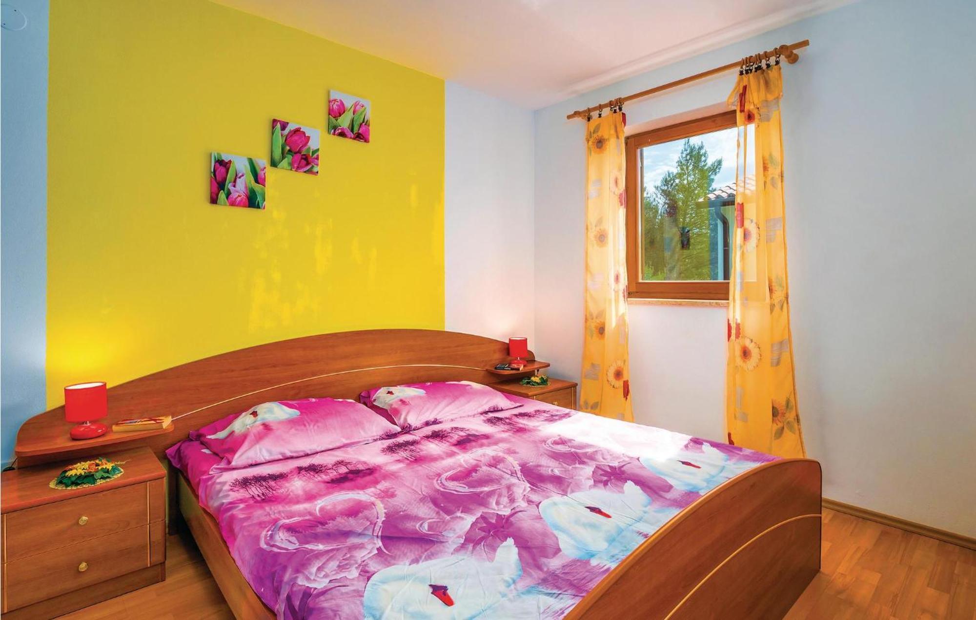 2 Bedroom Gorgeous Apartment In Rabac Buitenkant foto