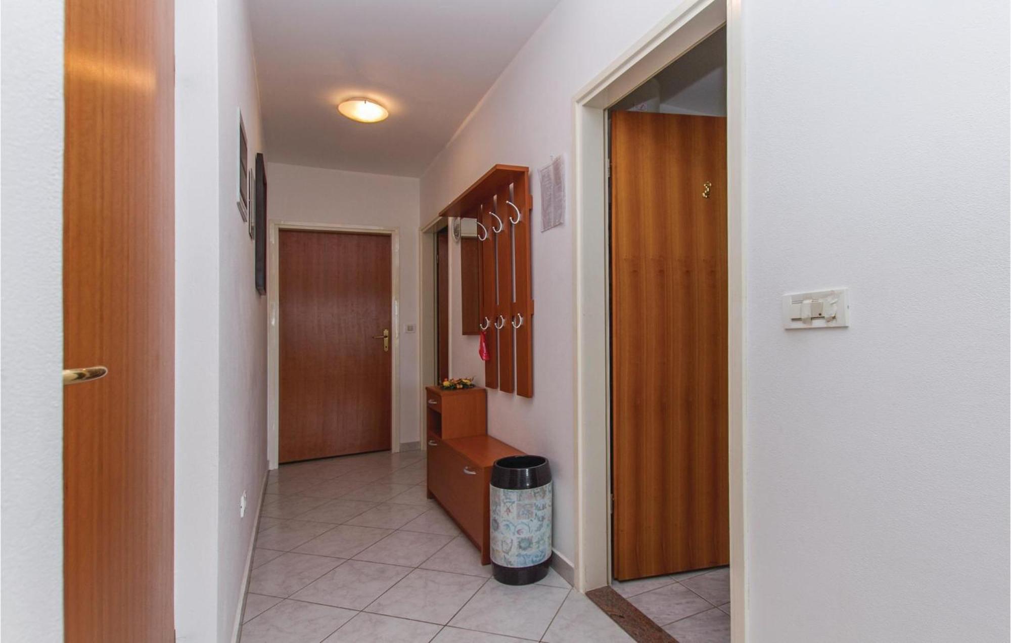 2 Bedroom Gorgeous Apartment In Rabac Buitenkant foto
