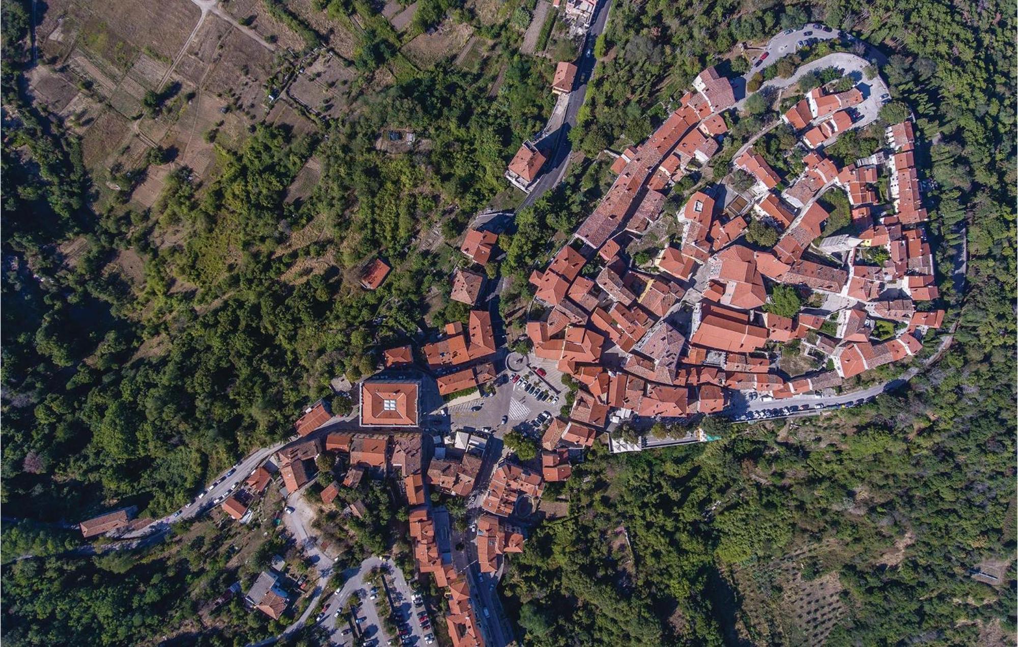 2 Bedroom Gorgeous Apartment In Rabac Buitenkant foto