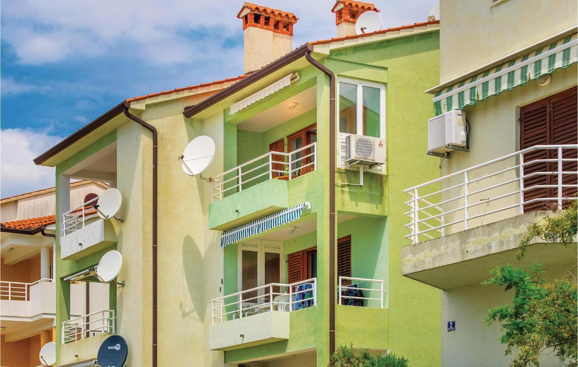 2 Bedroom Gorgeous Apartment In Rabac Buitenkant foto
