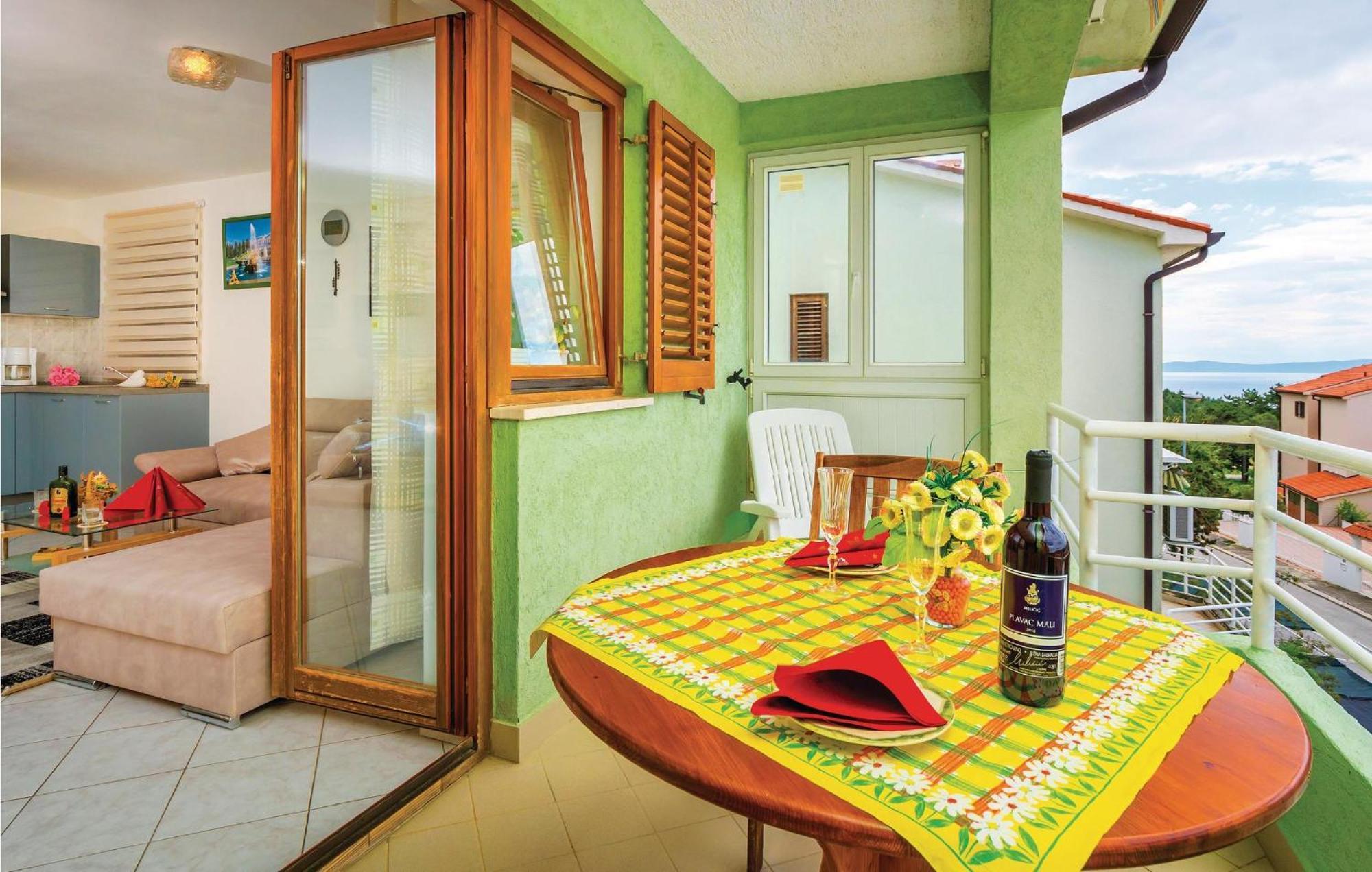 2 Bedroom Gorgeous Apartment In Rabac Buitenkant foto